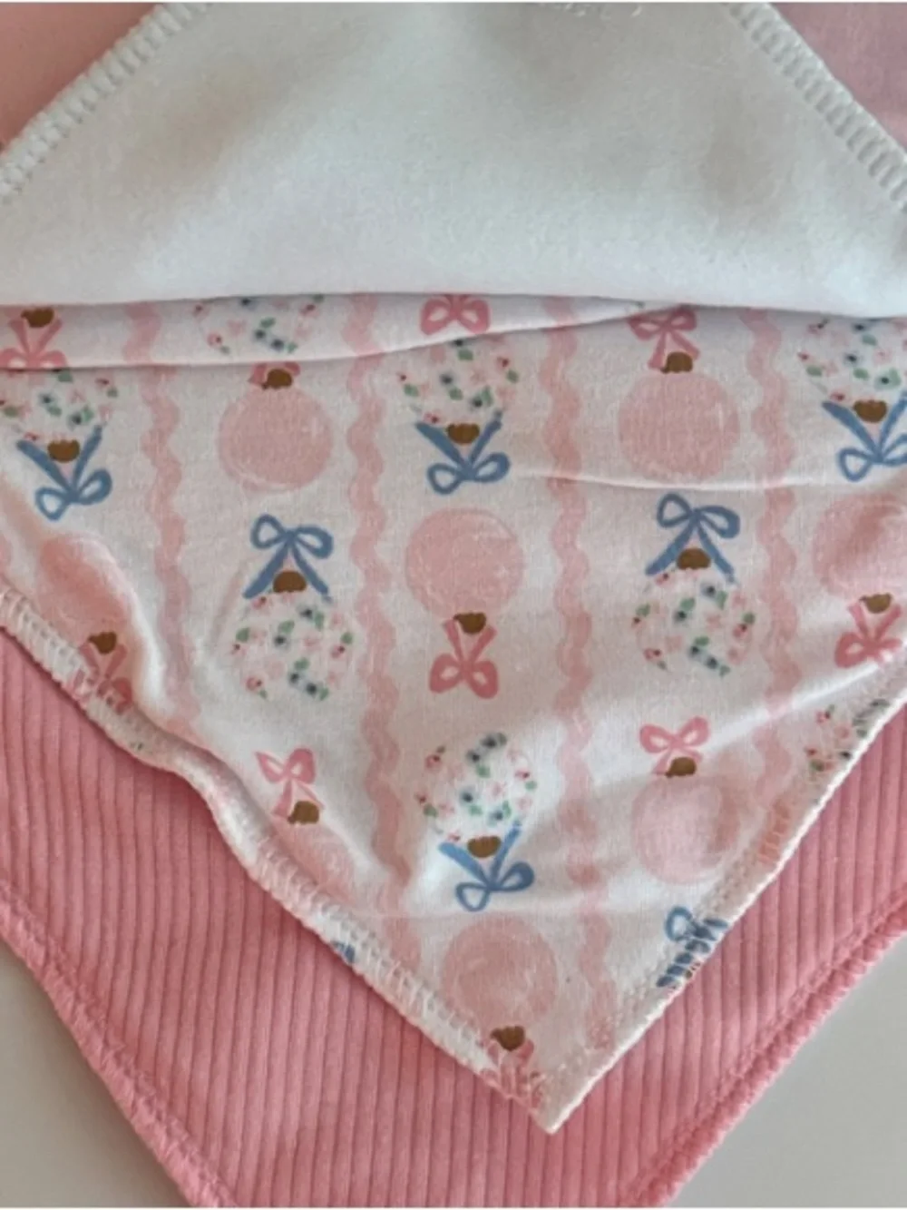 Christmas nwt 4 pack Pink & Light Blue Bandana Bibs holiday ornaments